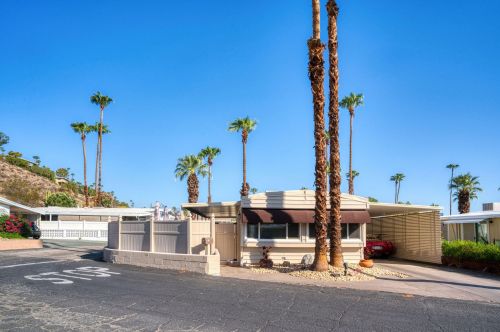70 Santa Monica St, Palm Springs CA  92264-5257 exterior