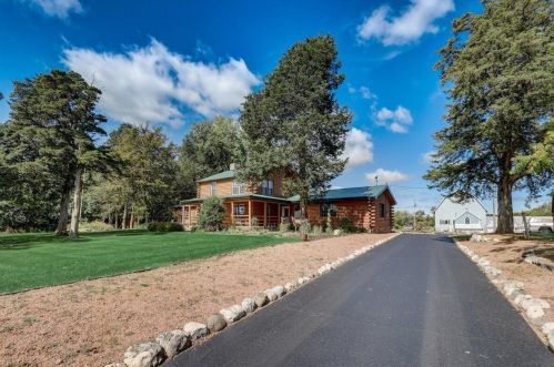 34100 Sunset Dr, Oconomowoc, WI 53066-9267