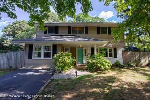 21 Collinson Dr, Middletown, NJ 07748-1507