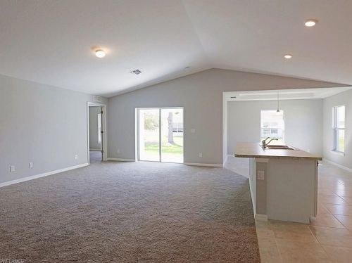 520 Windermere Dr, Lehigh Acres FL  33972-1071 exterior