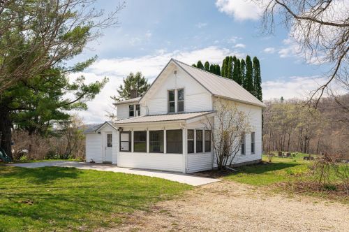 754 Seelyburg Rd, La Farge, WI 54639-7931
