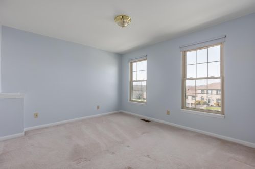 8526 Woodcreek Dr, Florence KY  41042-8237 exterior