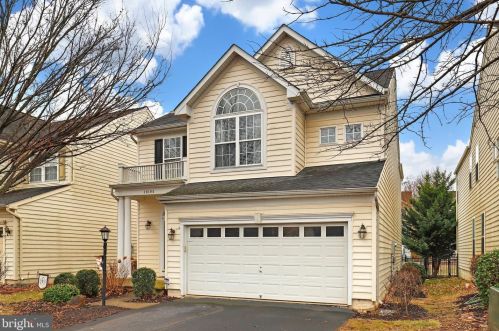 18194 Camdenhurst Dr, Gainesville, VA 20155-6240