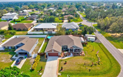 989 Bermuda Ave, Sebastian, FL 32958-5104