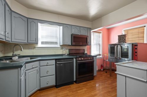 124 Larkspur St, Whitaker PA  15120-2205 exterior