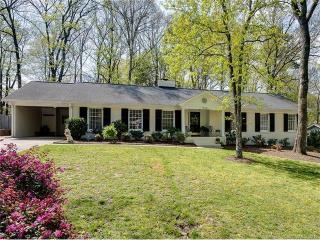 1000 Shady Bluff Dr, Charlotte, NC 28211-4228