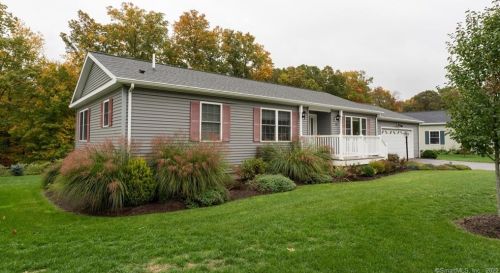 43 Looking Glass Cir, Uncasville, CT 06382-2078