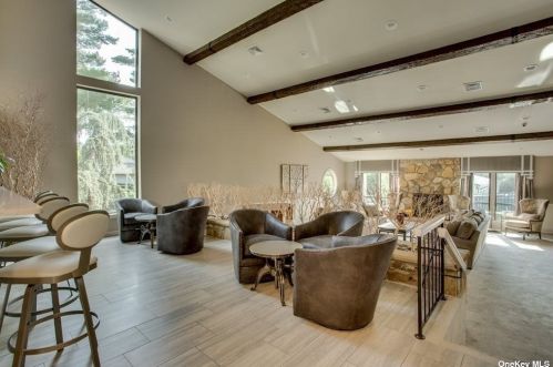 147 Foxwood Dr, Muttontown NY  11753-1121 exterior