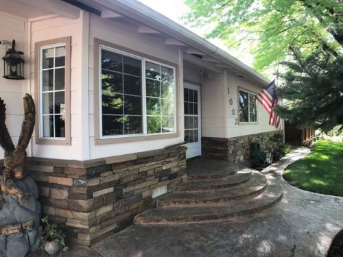 1002 Terrace Dr, Yreka, CA 96097-2127