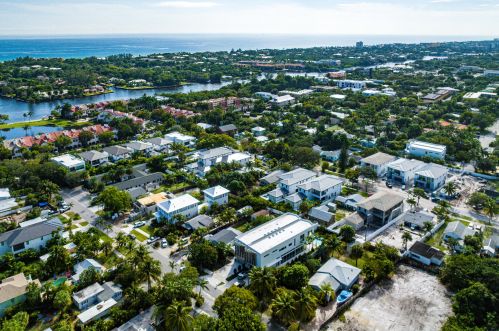 724 Lake Ave, Delray Beach FL  33483-5928 exterior