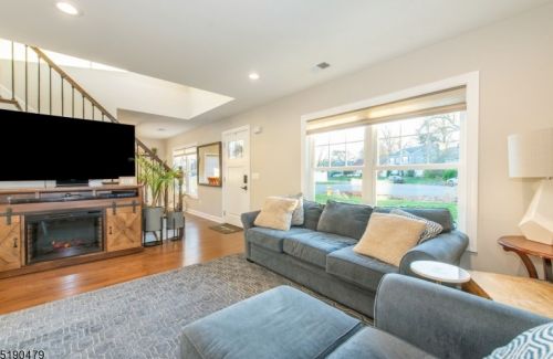 1149 Briarcliff Dr, Rahway NJ  07065-1935 exterior