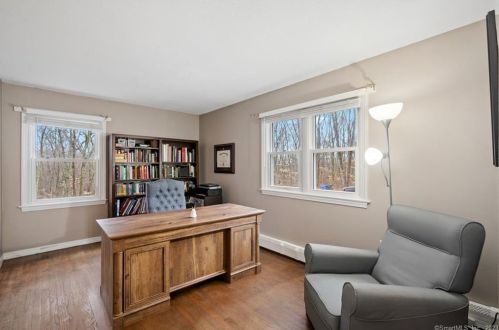 11 Palmer Dr, Gales Ferry CT  06335-1529 exterior