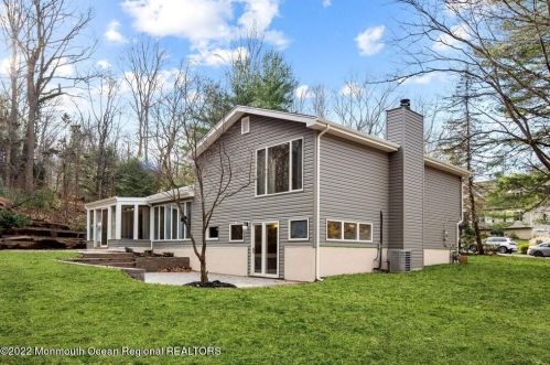 10 Mt Dr, Holmdel Village NJ  07733-1332 exterior