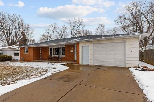 1185 Liberty St, Green Bay, WI 54304-3864
