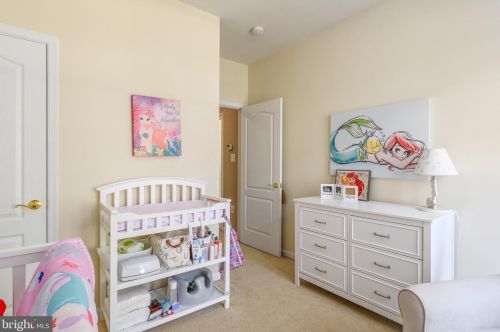 7100 Little Thames Dr, Gainesville VA  20155-4049 exterior