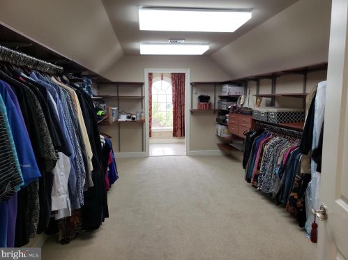 4260 Wyndemere Cir, Schnecksville PA  18078-3527 exterior