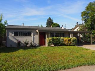 208 Tedford Ave, Ukiah, CA 95482-6532