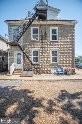 8 Belmont Ave, Wilmington DE  19804-1507 exterior