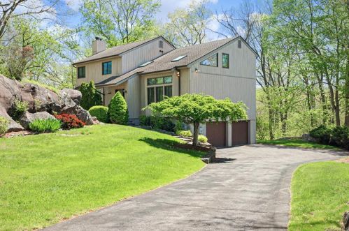 8 Amalfi Dr, Cortlandt Manor, NY 10567-7014