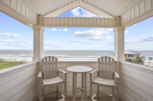 1564 Gulf Bch Dr, Saint George Island FL  32328-3106 exterior