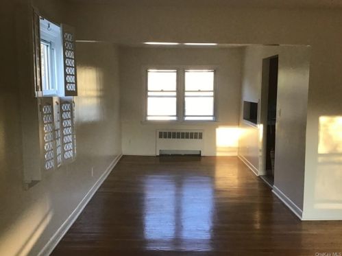 323 Hussey Rd, Mount Vernon NY  10552-2303 exterior