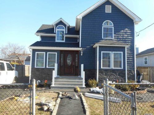 81 Belford Ave, Bayshore, NY 11706-6815