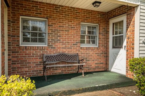 631 Carnegie Ave, Hermitage, PA 16146-3069