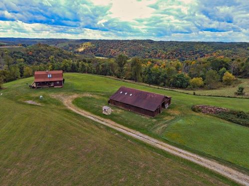 32 Longview Ln, Claysville, PA 15323-1222