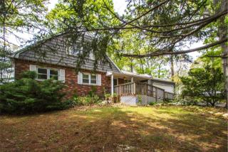6 John Dr, Farmingville, NY 11738-1918