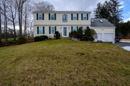 583 Ridgewood Rd, Middletown, CT 06457-1950