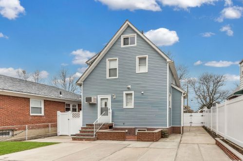 86-15 262nd St, Floral Park NY  11004-1344 exterior