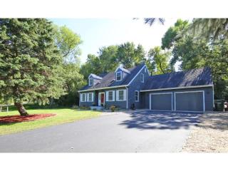 9888 Oak Shore Dr, Lakeville, MN 55044-7688