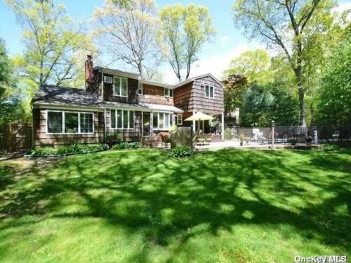 6 Peter Ct, Huntington Station NY  11746-4500 exterior