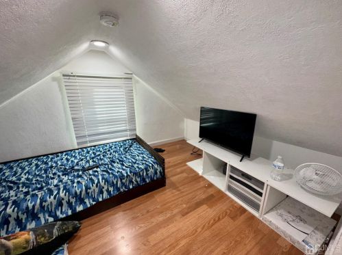 127 Fulton St, Woodbridge NJ  07095-2619 exterior