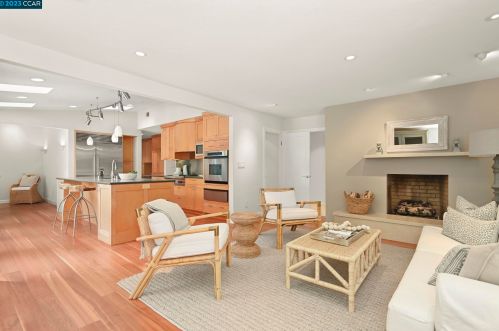 48 Singingwood Ln, Orinda, CA 94563-1211