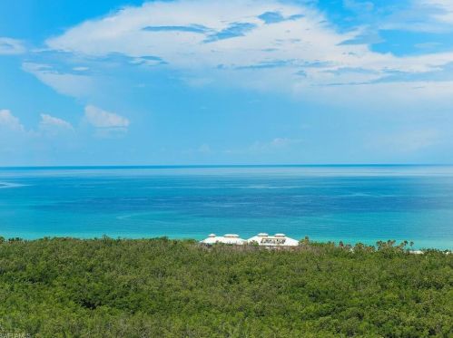 7425 Pelican Bay Blvd, Naples FL  34108-7599 exterior