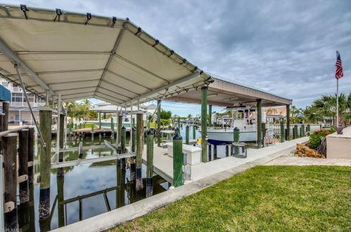 2159 Macadamia Ln, Saint James City FL  33956-2034 exterior