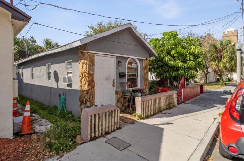 811 Division Ave, West Palm Beach, FL 33401-3623