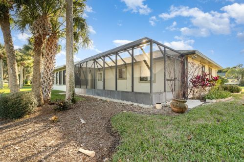 1271 Continental Ave, Melbourne FL 32940-6701 exterior