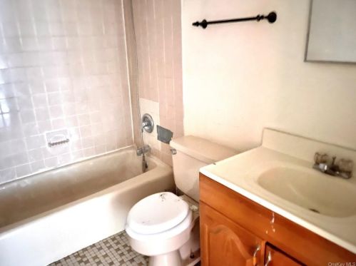 23 Kenyon Pl, Mount Vernon NY  10552-3018 exterior