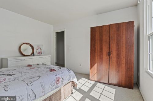 605 Warrenton Ter, Leesburg VA  20176-2466 exterior