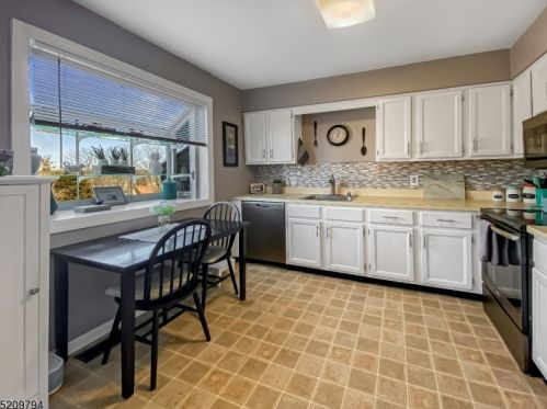 13 Mourning Dove Ct, Hackettstown NJ  07840-3211 exterior