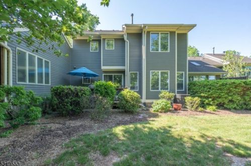 3 Country Club Dr, Annandale NJ  08801-1637 exterior