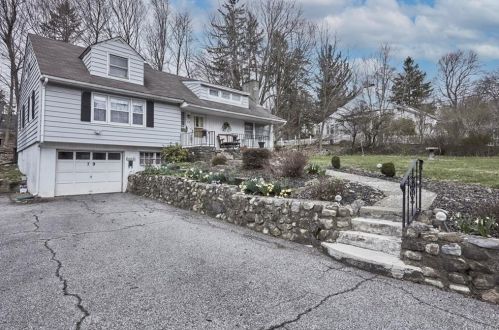 79 Maple Ave, Warwick, NY 10990-1018
