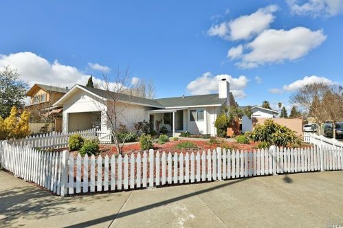 130 Gio Dr, Santa Rosa, CA 95407-5708