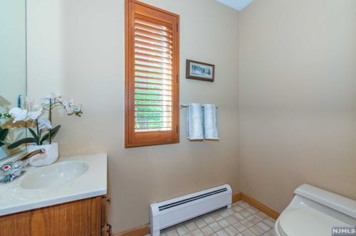 902 Briarwoods Rd, Franklin Lakes NJ  07417-1106 exterior