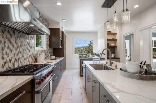 834 Calmar Ave, Oakland CA  94610-1731 exterior