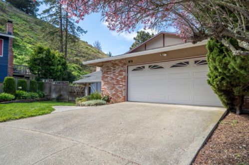 19 Picardo Ct, Pacifica, CA 94044-3716