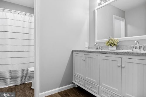 17 Hillside Ln, Berlin Boro NJ  08009-1703 exterior