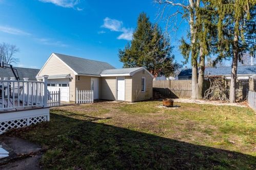 298 England St, Cumberland RI  02864-7209 exterior